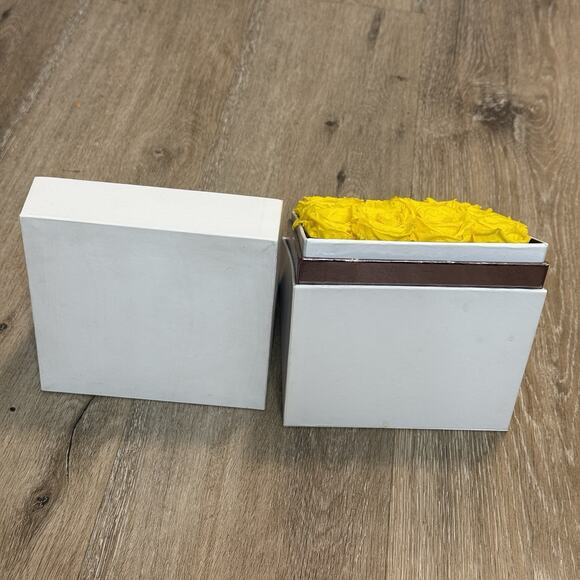 The Million Roses | Yellow Roses | Squar White Box | Dozen FOREVER ROSES - Picture 6 of 11